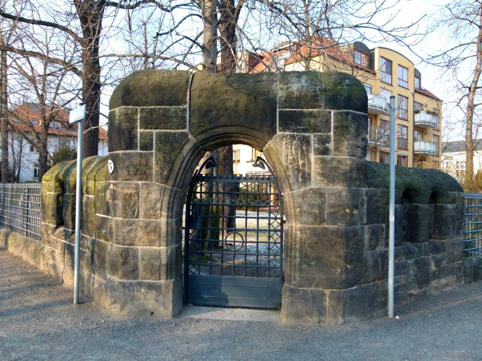 Mauer Wiener Straße 75 Strehlen 2