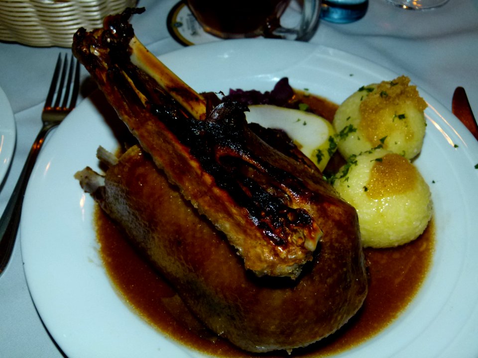 Martinsgans mit Apfelrotkohl und Thüringer Klößen 3