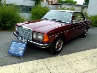 Mercedes 230 CE photo