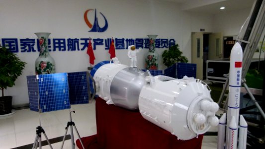 Shenzhou 7 spacecraft model 1