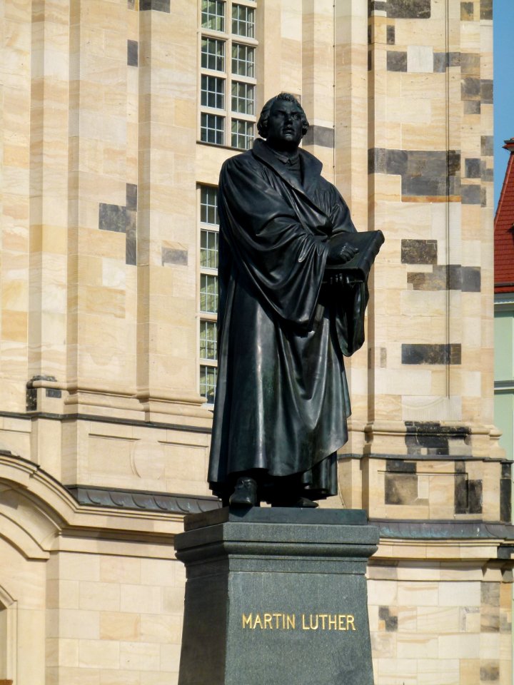 Martin Luther-Denkmal vor der Frauenkirche in Dresden 2