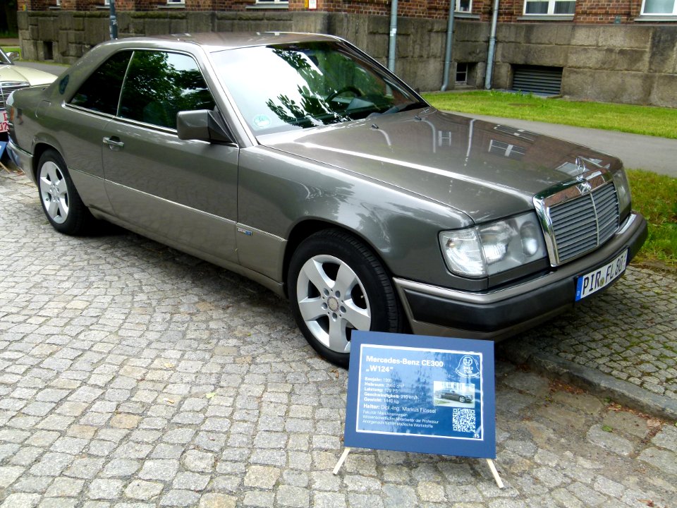 Mercedes-Benz CE300 W124