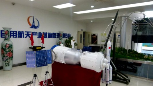 Shenzhou 7 spacecraft model 2