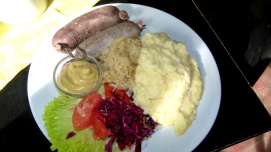 Sächsische Grütze- und Leberwürstchen mit Sauerkraut und Kartoffelbrei photo