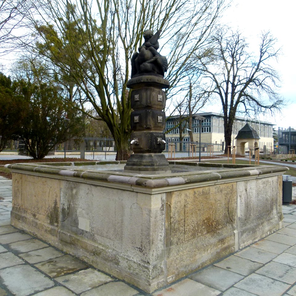 Brunnen Schlosshof 2 Pirna 1