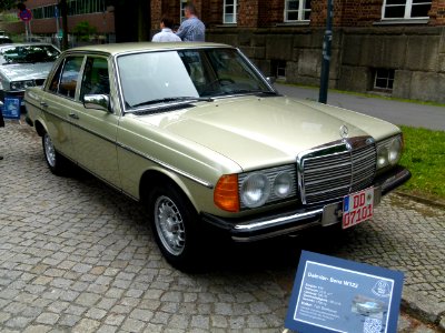 Daimler-Benz W123 photo