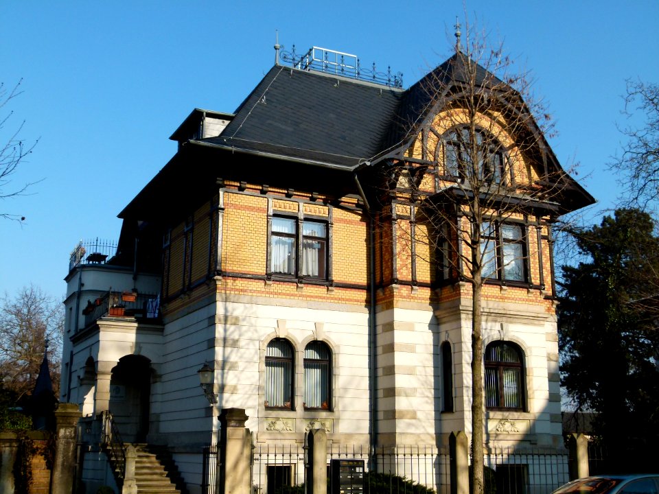 Julius-Otto-Straße 13 Strehlen 2