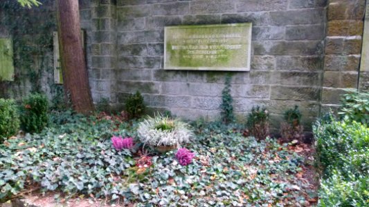 Grab Manfred von Ardenne Weißer Hirsch 1