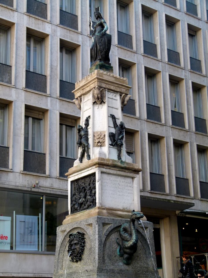 Fontaine de l'Escalade 1