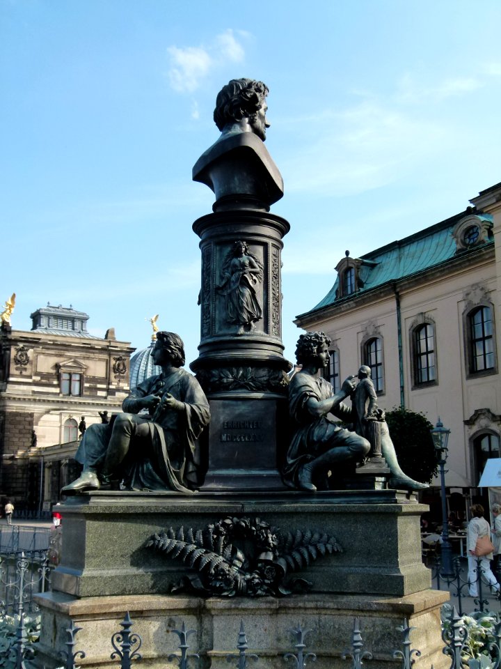 Ernst Rietschel-Denkmal in Dresden 4