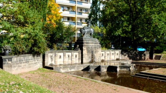 Europabrunnen am Königsheimplatz Dresden 1