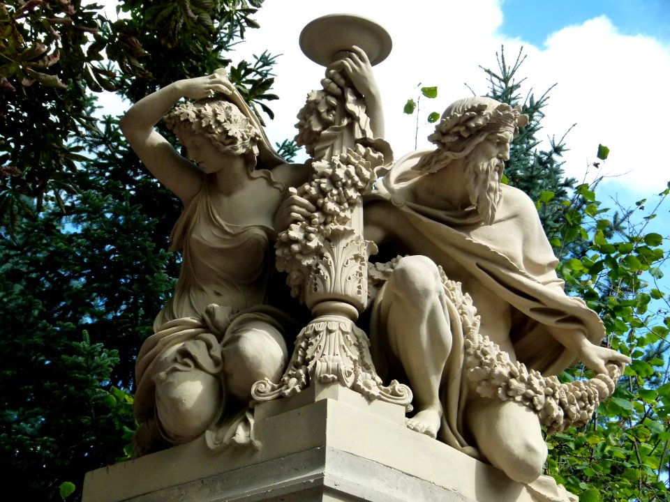 Figurengruppe Eduard-Bilz-Straße Radebeul 4