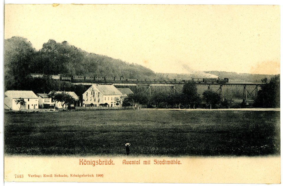 07443-Königsbrück-1906-Auental mit Stadtmühle, Brücke und Eisenbahnzug-Brück & Sohn Kunstverlag