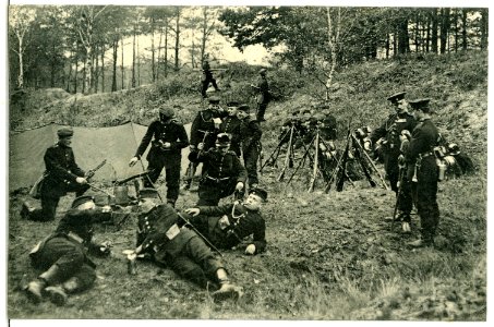 07121-Dresden-1906-Auf Feldwache, Königlich Sächsisches Schützen-Regiment Nr. 108-Brück & Sohn Kunstverlag