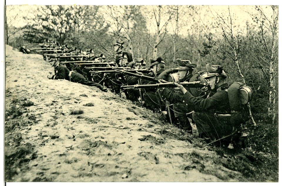 07118-Dresden-1906-Im Feuergefecht, Königlich Sächsisches Schützen-Regiment Nr. 108-Brück & Sohn Kunstverlag