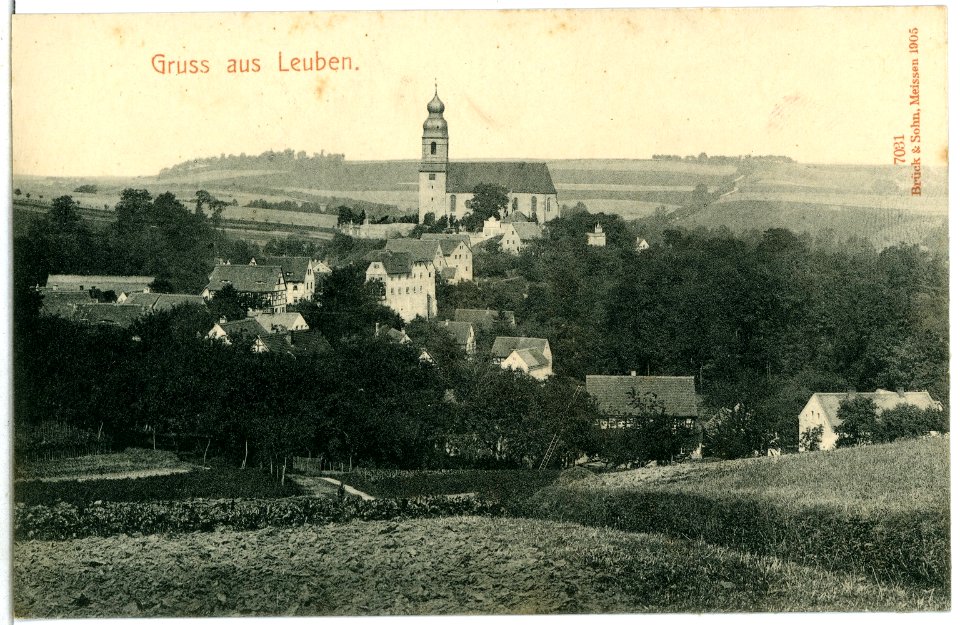 07031-Leuben-1906-Blick zur Kirche-Brück & Sohn Kunstverlag
