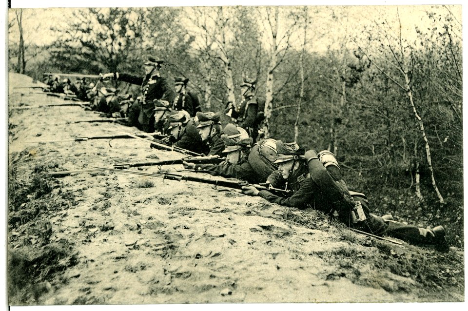 07120-Dresden-1906-Im Feuergefecht, Königlich Sächsisches Schützen-Regiment Nr. 108-Brück & Sohn Kunstverlag
