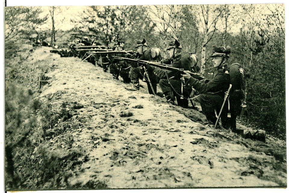 07119-Dresden-1906-Im Feuergefecht, Königlich Sächsisches Schützen-Regiment-Brück & Sohn Kunstverlag