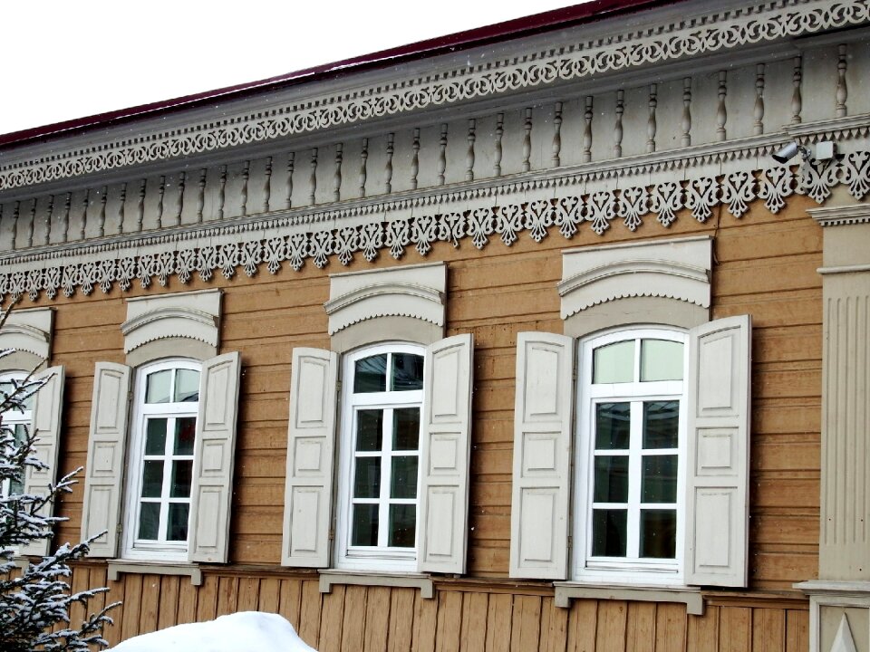 Frame trims old house