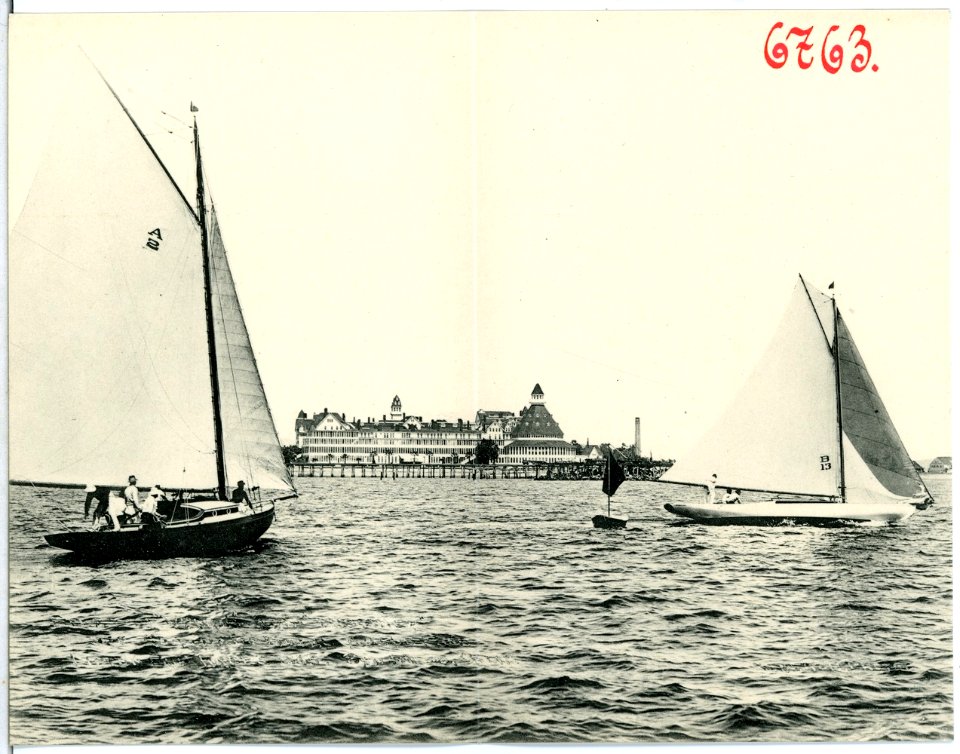 06763-Coronado-1905-Hotel del Coronado and Sailboats-Brück & Sohn Kunstverlag