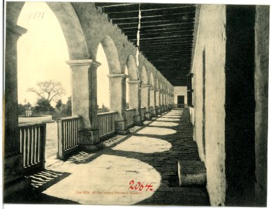 06877-Santa Barbara-1906-Corridor of the Santa Barabara Mission-Brück & Sohn Kunstverlag