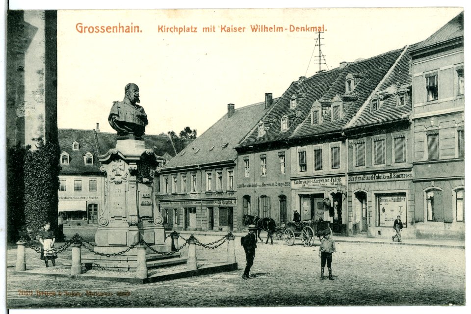 07013-Großenhain-1906-Kirchplatz mit Kaiser Wilhelm Denkmal-Brück & Sohn Kunstverlag