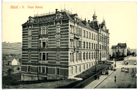 08939-Adorf-1907-Neue Schule-Brück & Sohn Kunstverlag