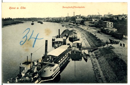 09332-Riesa-1907-Elbe mit Dampfer Bohemia und Lastkähnen-Brück & Sohn Kunstverlag