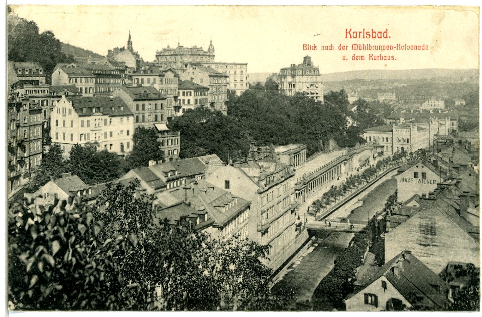 04073-Karlsbad-1903-Blick nach der Mühlbrunnen-Colonade und dem Kurhaus-Brück & Sohn Kunstverlag