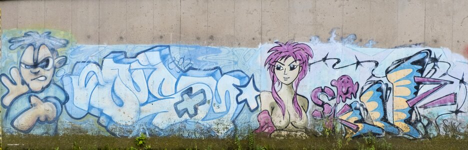Hauswand colorful street art