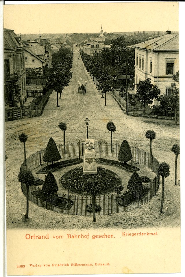 04869-Ortrand-1903-Blick vom Bahnhof auf das Kriegerdenkmal-Brück & Sohn Kunstverlag