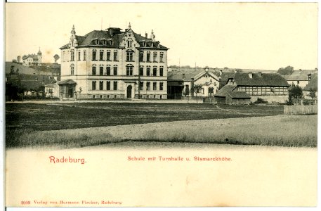 04009-Radeburg-1903-Schule mit Turnhalle und Bismarckhöhe-Brück & Sohn Kunstverlag
