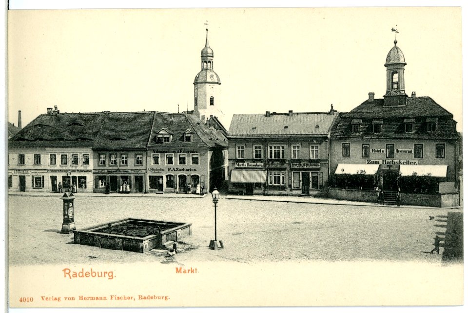 04010-Radeburg-1903-Markt mit Ratskeller und Ladengeschäften-Brück & Sohn Kunstverlag
