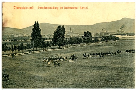 03351-Theresienstadt-1903-Paradeplatz des K. K. Infanterie-Regiments Nr. 92-Brück & Sohn Kunstverlag