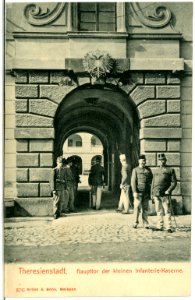 03737-Theresienstadt-1903-Haupttor der kleinen Infanterie Kaserne-Brück & Sohn Kunstverlag