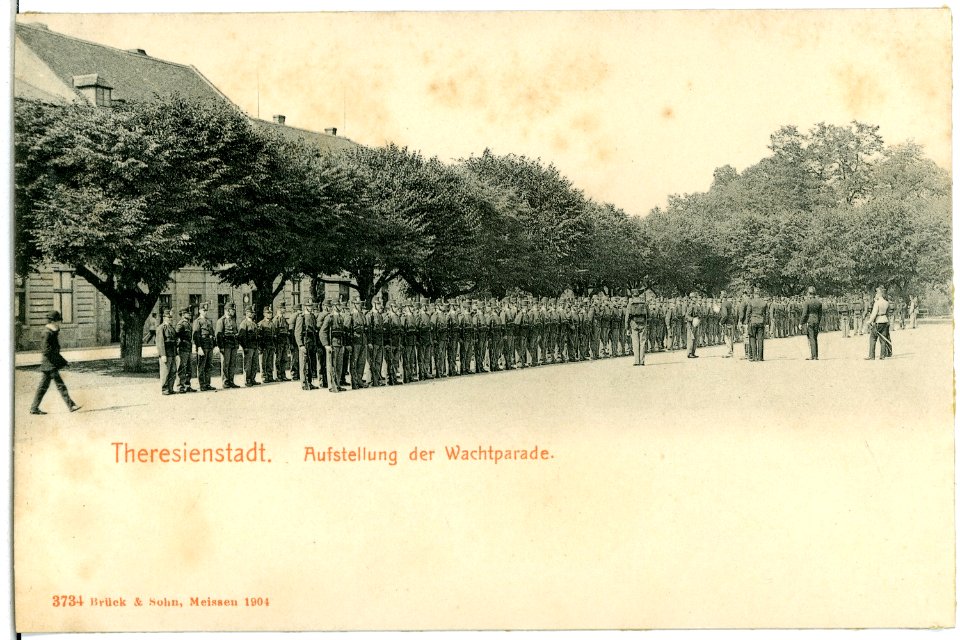 03734-Theresienstadt-1903-Aufstellung der Wachtparade-Brück & Sohn Kunstverlag