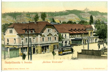 05852-Niederlößnitz-1905-Goldene Weintraube mit Straßenbahn, Spitzhaus-Brück & Sohn Kunstverlag