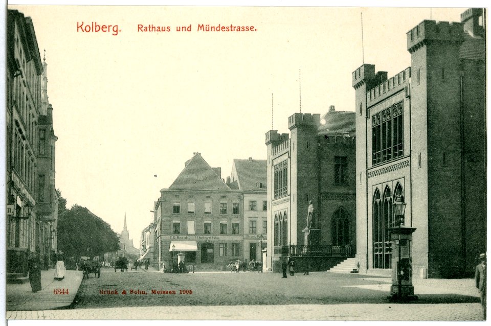 06344-Kolberg-1905-Rathaus und Mündestraße-Brück & Sohn Kunstverlag