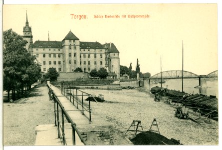 05383-Torgau-1904-Schloß mit Wallpromenade und Frachtkähnen-Brück & Sohn Kunstverlag