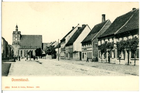 05692-Dommitzsch-1905-Straße mit Kirche-Brück & Sohn Kunstverlag