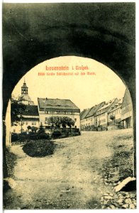 13662-Lauenstein-1911-Blick durchs Schloßportal auf den Markt-Brück & Sohn Kunstverlag
