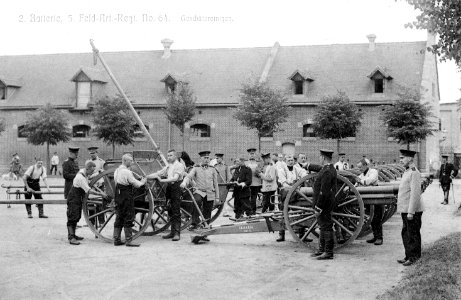 13751-Pirna-1912-2. Batterie 5. Feld-Artillerie-Regiment Nr. 64 - Geschützreinigen-Brück & Sohn Kunstverlag