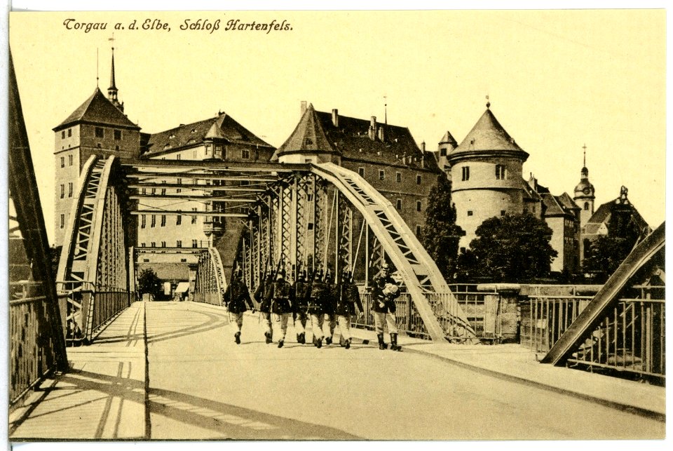 12565-Torgau-1911-Schloß Hartenfels - Brücke mit Soldaten-Brück & Sohn Kunstverlag