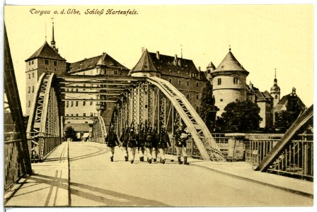 12565-Torgau-1911-Schloß Hartenfels - Brücke mit Soldaten-Brück & Sohn Kunstverlag