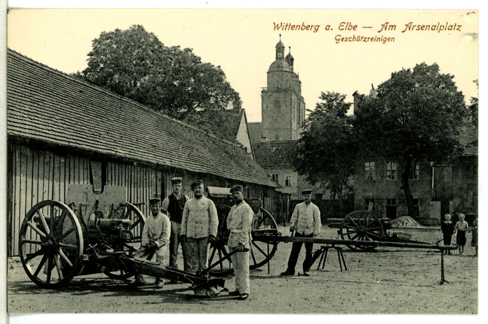 12915-Wittenberg-1911-Am Arsenalplatz - Geschützreinigen-Brück & Sohn Kunstverlag