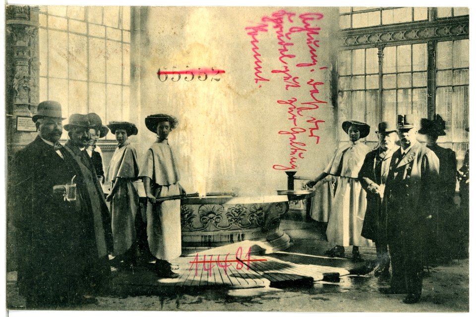 13337-Karlsbad-1911-Am Sprudel während der Trinkzeit-Brück & Sohn Kunstverlag