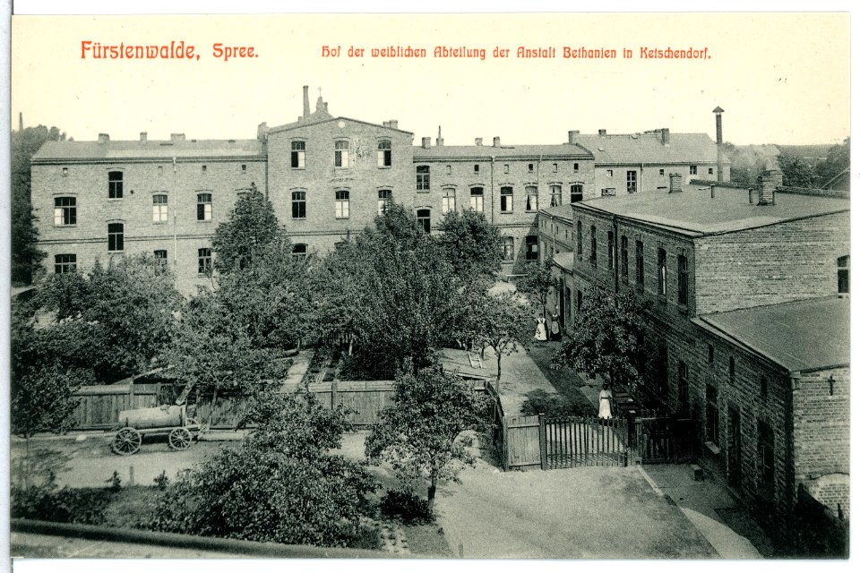 13283-Fürstenwalde-1911-Hof der weiblichen Abteilung der Anstalt Bethanien-Brück & Sohn Kunstverlag