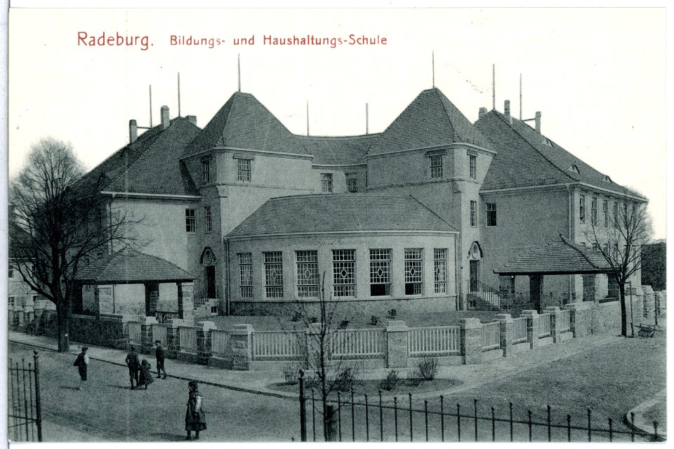 13130-Radeburg-1911-Bildungs - und Haushaltungsschule-Brück & Sohn Kunstverlag