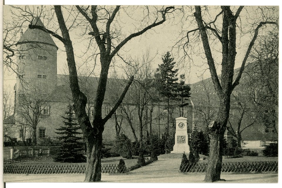 13171-Freiberg-1911-Schloßplatz und Clemens Winkler-Denkmal-Brück & Sohn Kunstverlag