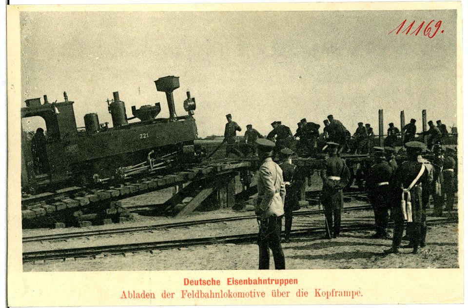 11169-Nünchritz-1910-Deutsche Eisenbahntruppen - Abladen der Feldbahnlokomotive-Brück & Sohn Kunstverlag